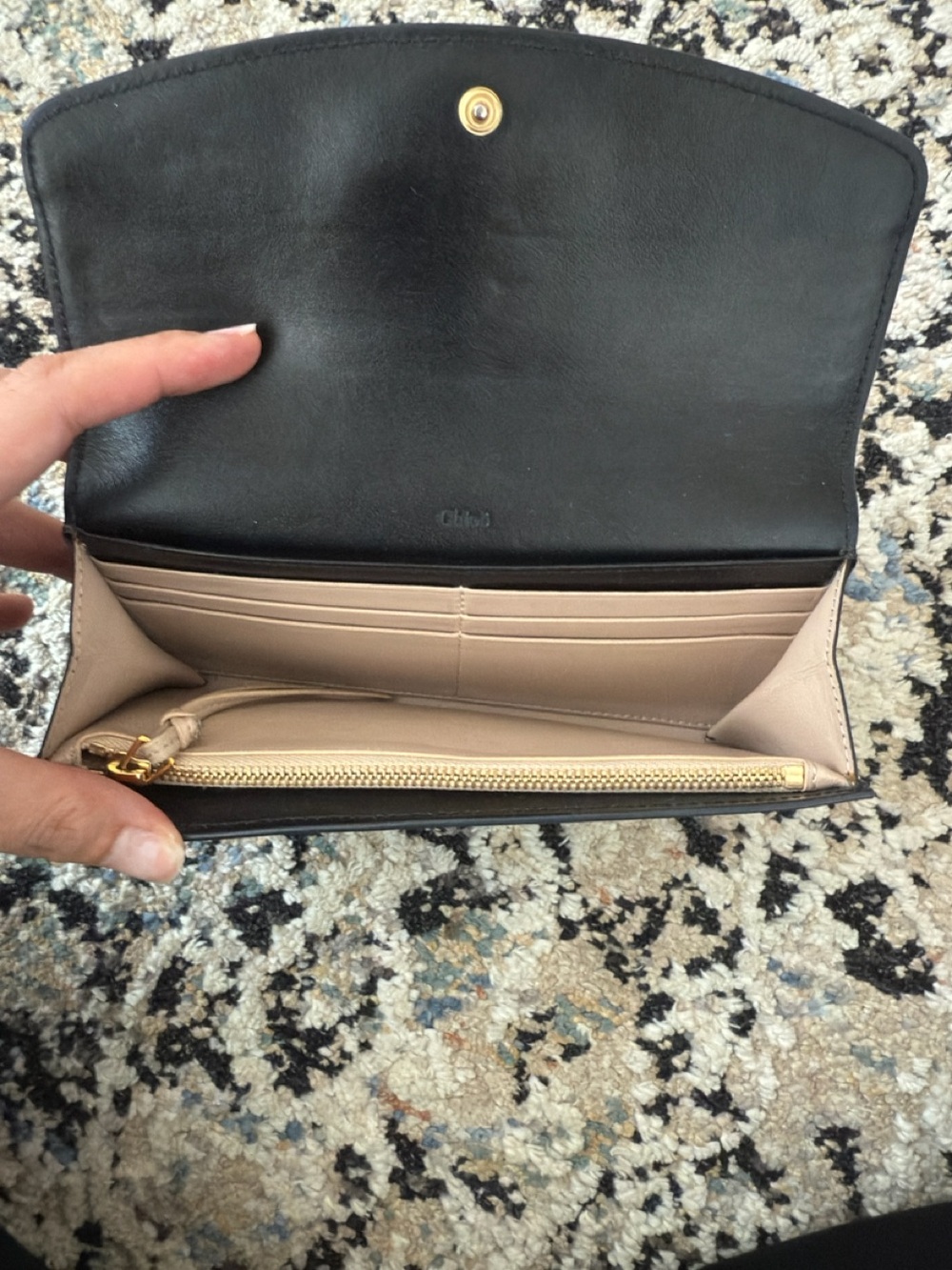 Chloe Black Leather Wallet with Gold 'C' Emblem - Picture 4 of 13